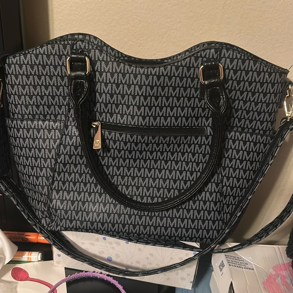 Women’s Black/Blue/Brown Purse with removable strap.